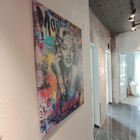 Hollywood * Skiathos