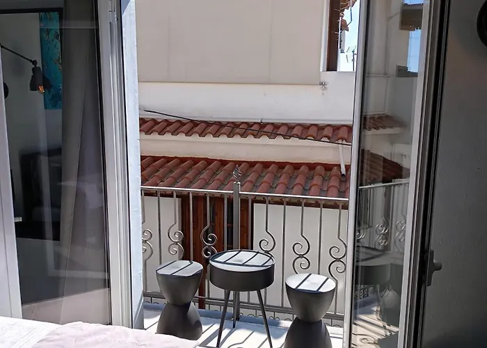 Hollywood Skiathos Town