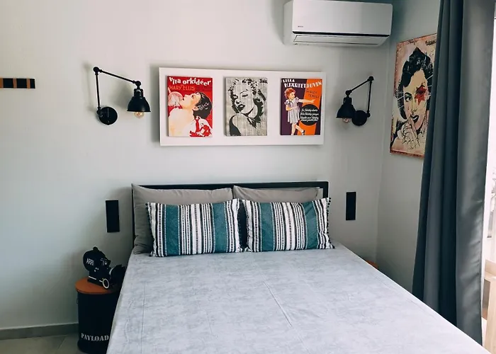 Hollywood מלון העיירה סקיאתוס