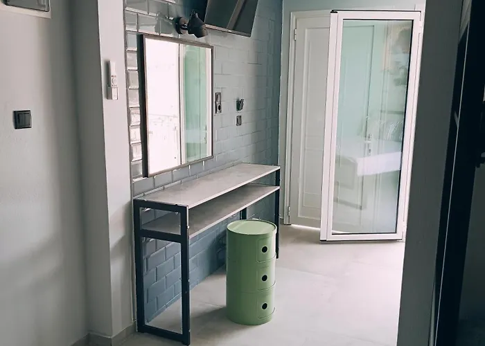 Hollywood העיירה סקיאתוס