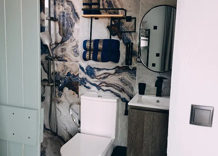 Hollywood * העיירה סקיאתוס