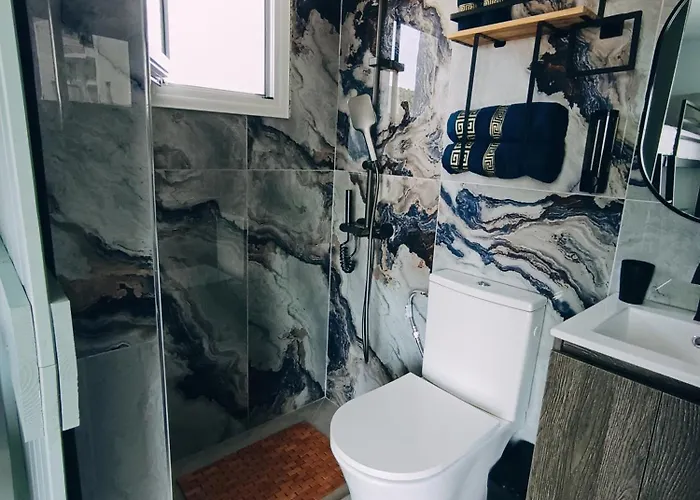 Hollywood * העיירה סקיאתוס