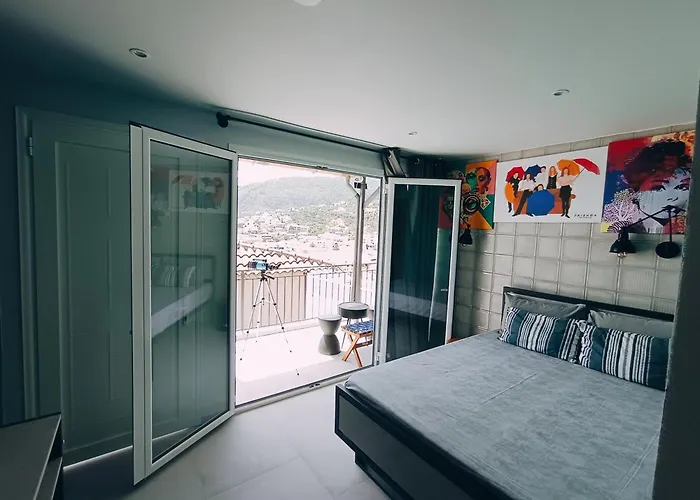 Hollywood העיירה סקיאתוס